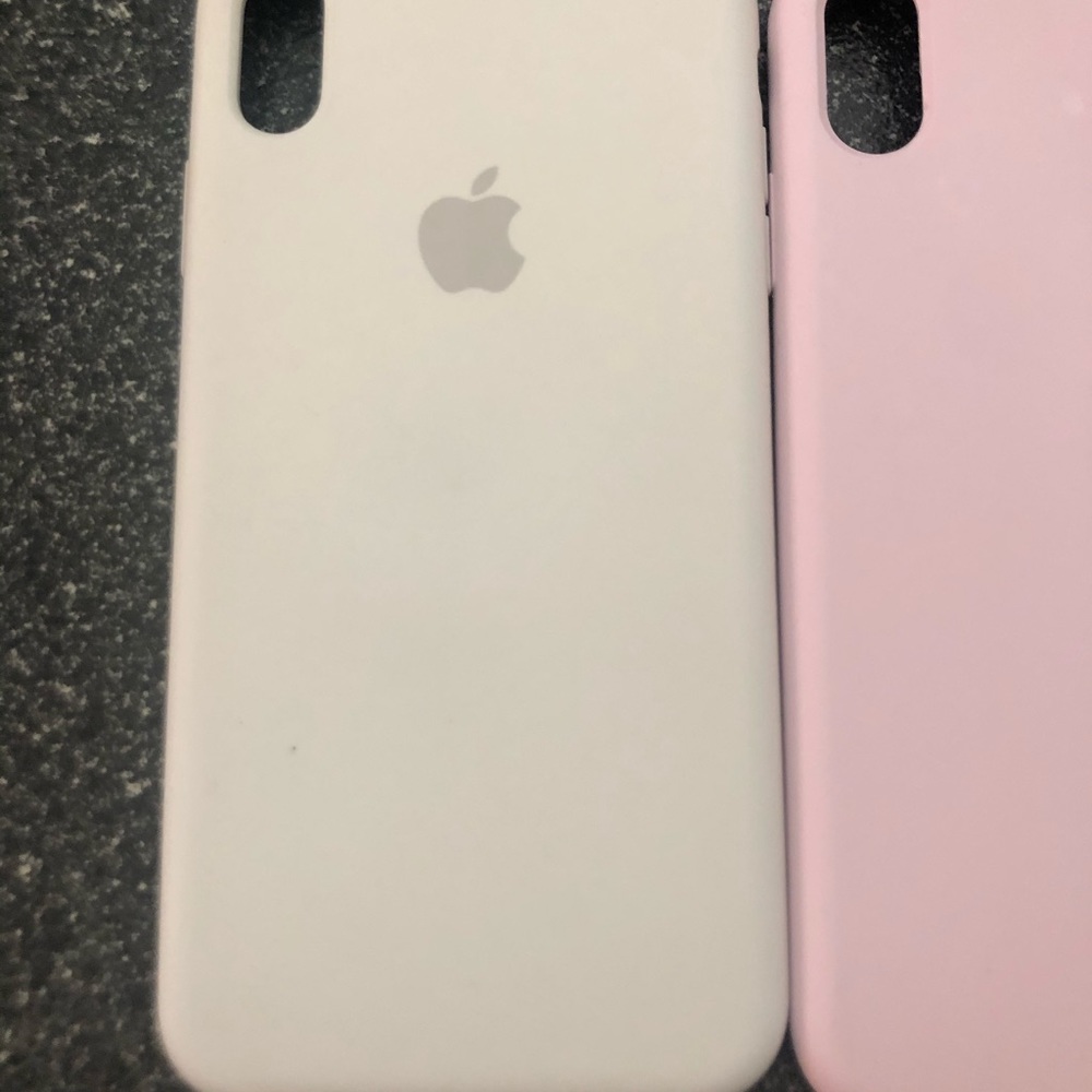 2 Apple iPhone XS Max cases